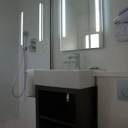 Little Hotel 2*