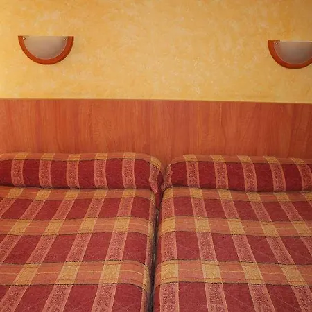 Little Hotel 2*